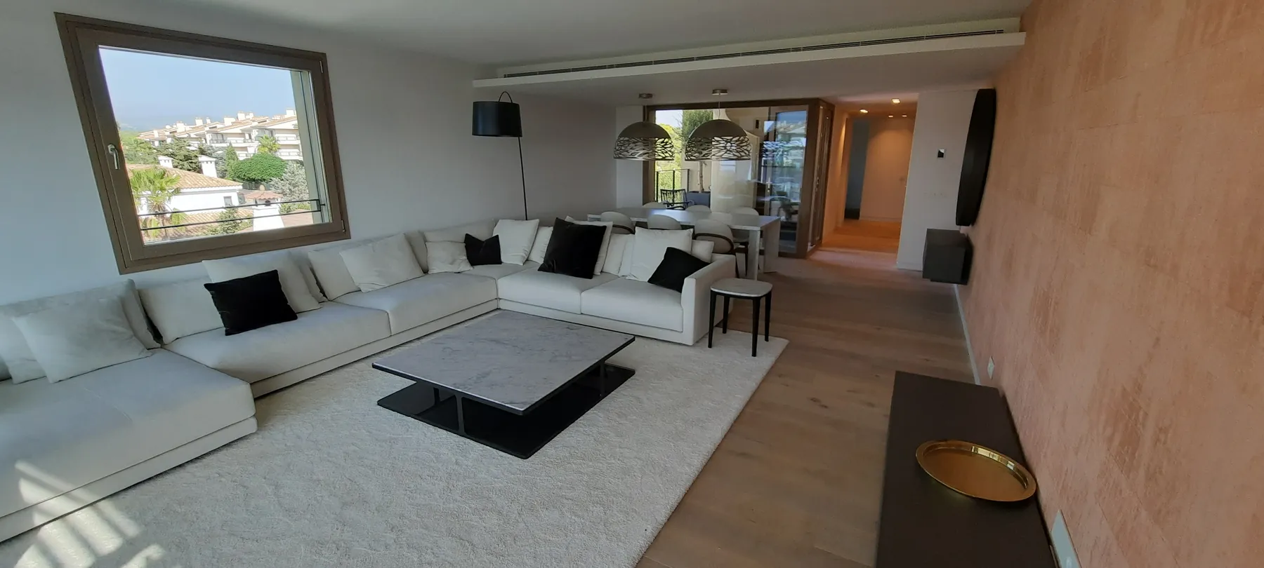 Bright living room of a luxury home in La Bonanova, Palma.